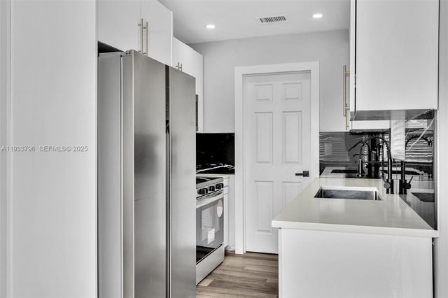 329 SW 1st Ct 1, Pompano Beach, FL 33060