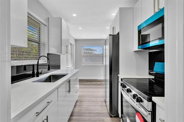 329 SW 1st Ct 1, Pompano Beach, FL 33060