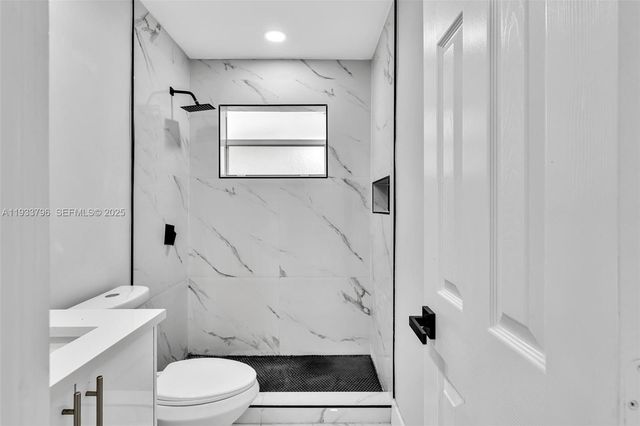 329 SW 1st Ct 1, Pompano Beach, FL 33060