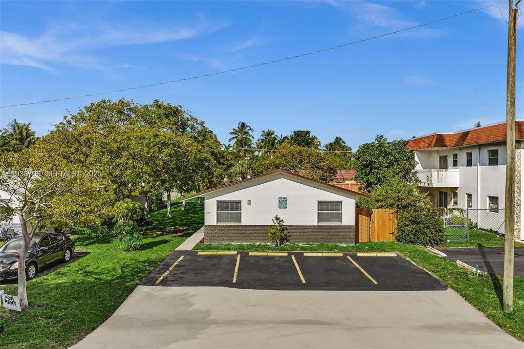 329 SW 1st Ct 1, Pompano Beach, FL 33060