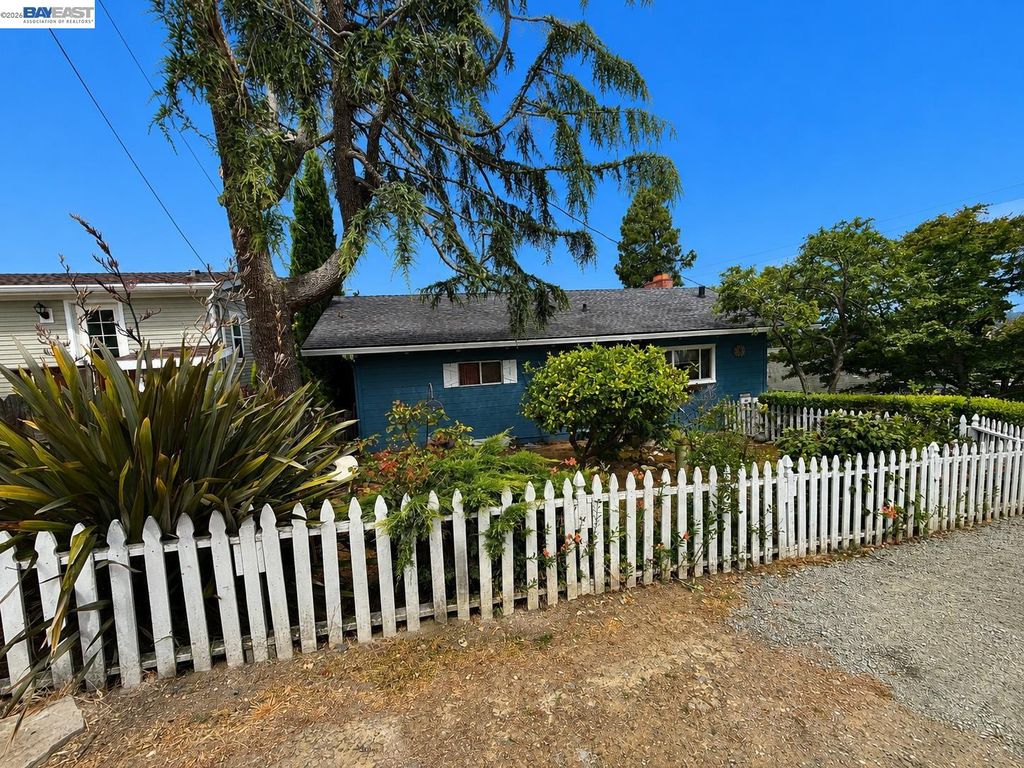 25325 Windfeldt Rd, Hayward, CA 94541