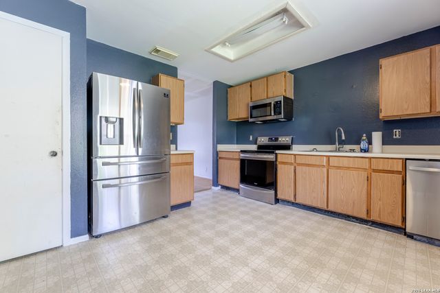 6822 Misty Field Dr, Converse, TX 78109