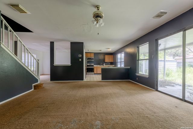 6822 Misty Field Dr, Converse, TX 78109