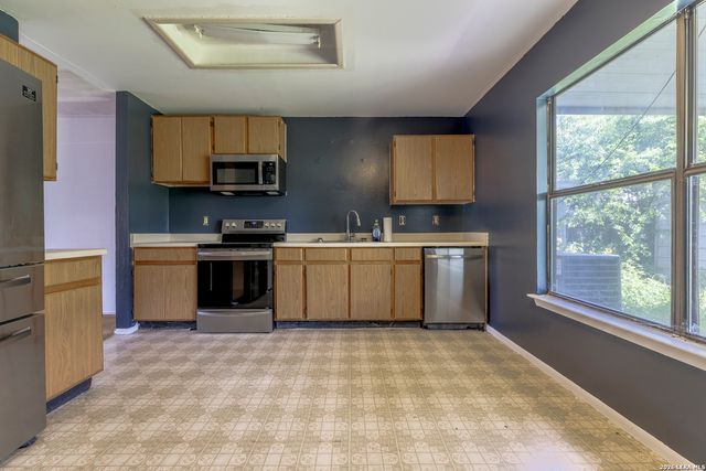 6822 Misty Field Dr, Converse, TX 78109