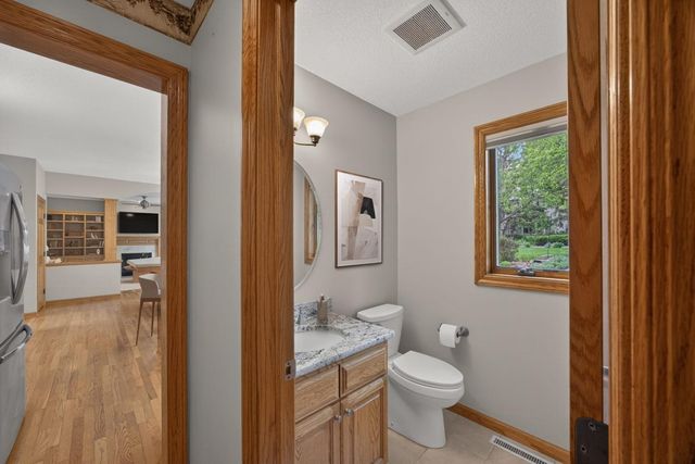 2937 Oakview Drive NE, Rochester, MN 55906