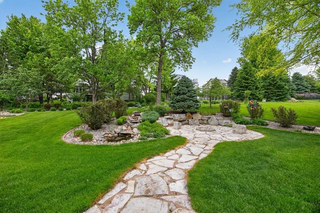 2937 Oakview Drive NE, Rochester, MN 55906
