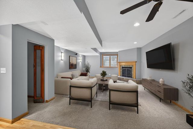 2937 Oakview Drive NE, Rochester, MN 55906