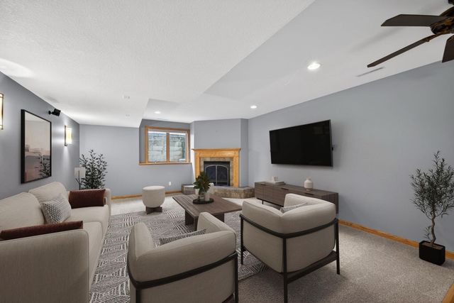 2937 Oakview Drive NE, Rochester, MN 55906