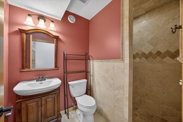2937 Oakview Drive NE, Rochester, MN 55906