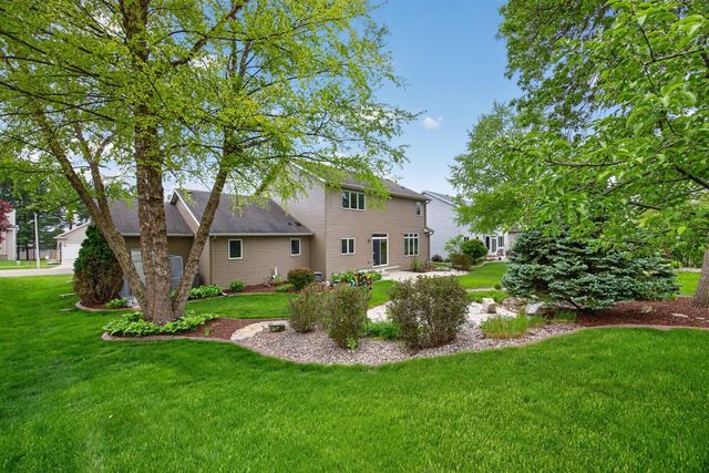 2937 Oakview Drive NE, Rochester, MN 55906