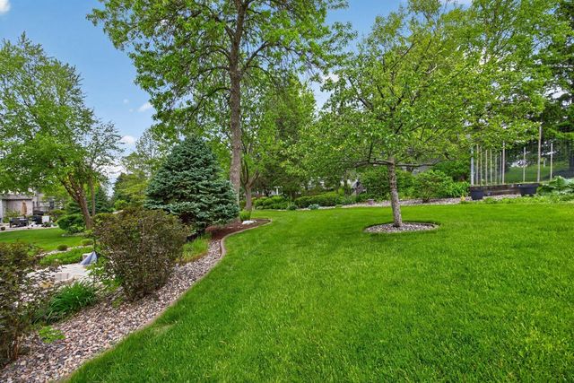 2937 Oakview Drive NE, Rochester, MN 55906