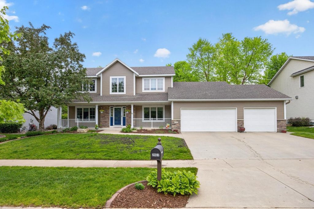 2937 Oakview Drive NE, Rochester, MN 55906
