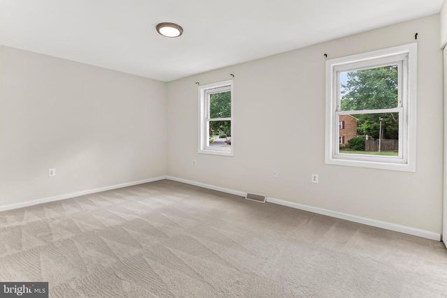 9849 LAKEPOINTE DR, Burke, VA 22015