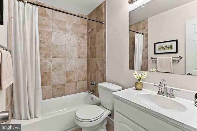 9849 LAKEPOINTE DR, Burke, VA 22015