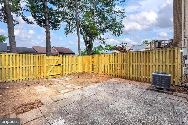9849 LAKEPOINTE DR, Burke, VA 22015