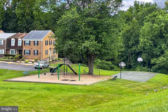 9849 LAKEPOINTE DR, Burke, VA 22015