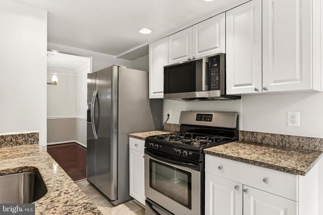 9849 LAKEPOINTE DR, Burke, VA 22015