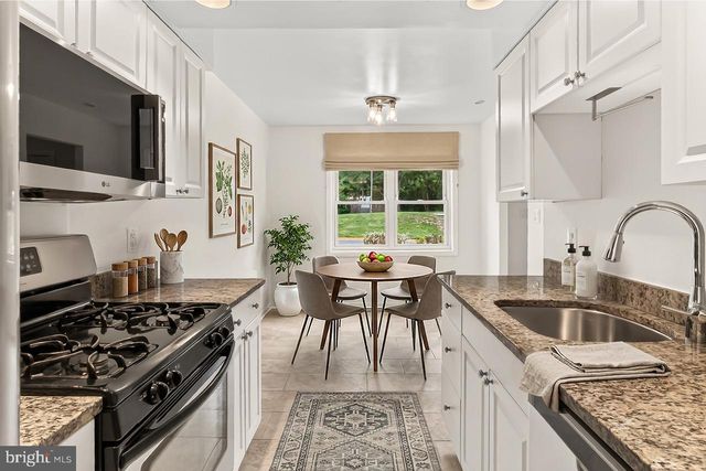 9849 LAKEPOINTE DR, Burke, VA 22015