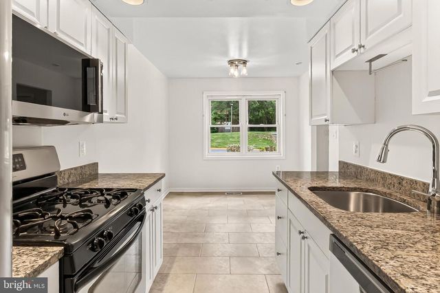 9849 LAKEPOINTE DR, Burke, VA 22015