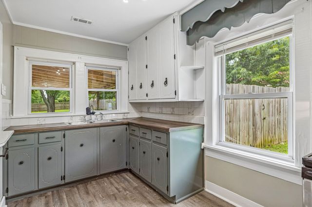 305 Eugene Rd, Columbia, TN 38401