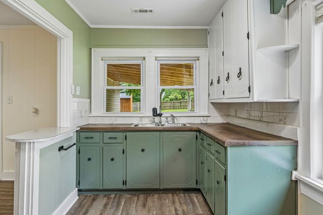 305 Eugene Rd, Columbia, TN 38401