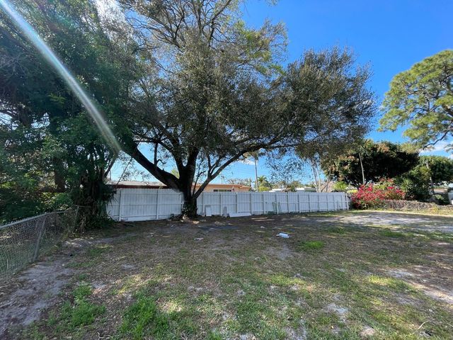 431 NW 33RD Terrace, Lauderhill, FL 33311