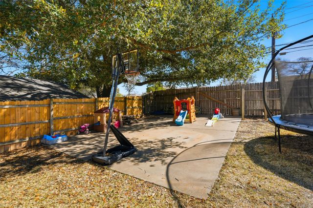 8230 Shadowwood Drive, Woodway, TX 76712