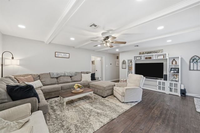 8230 Shadowwood Drive, Woodway, TX 76712