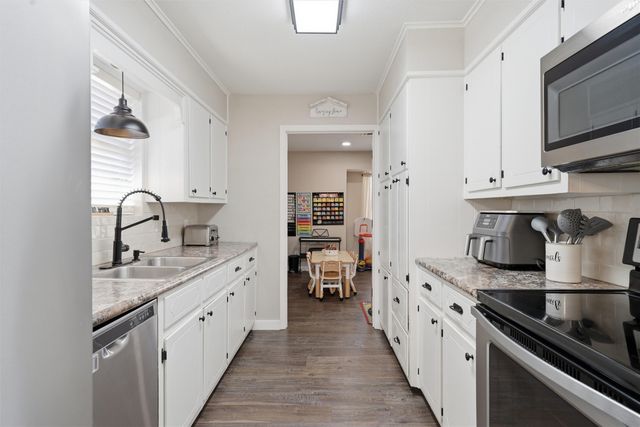 8230 Shadowwood Drive, Woodway, TX 76712