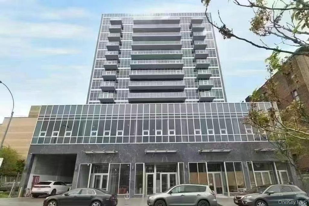 41-62 Bowne Street 13D, Flushing, NY 11355