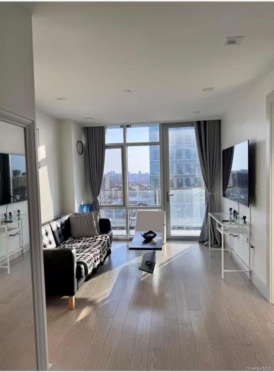 41-62 Bowne Street 13D, Flushing, NY 11355 — photo 2