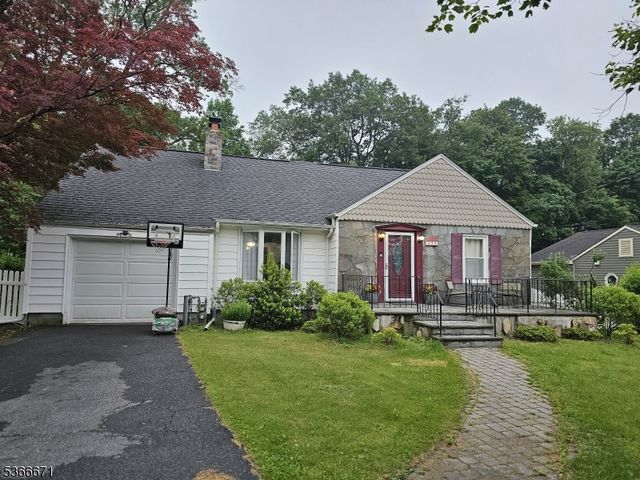 34 Round Lake, Monroe, NY 10950