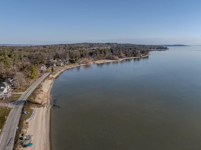 1927 Chippewa Street, Garfield Twp, MI 49686