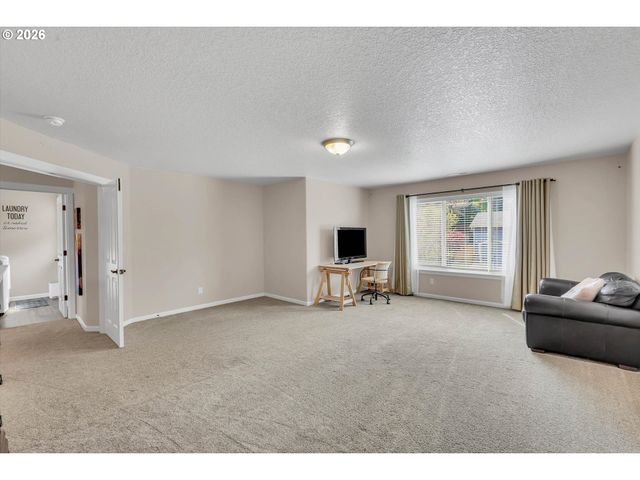 36729 KATRINA St, Sandy, OR 97055