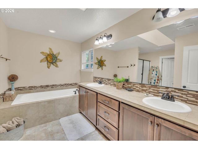 36729 KATRINA St, Sandy, OR 97055