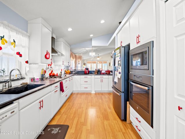 3904 Saint Armens Circle, Melbourne, FL 32934