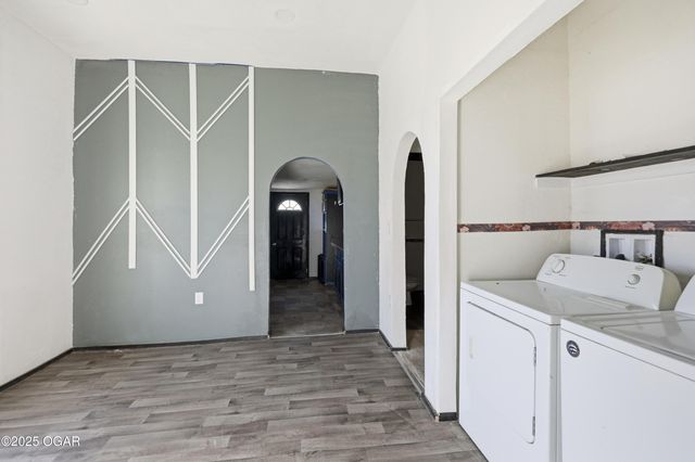 512 S Cox Ave, Joplin, MO 64801