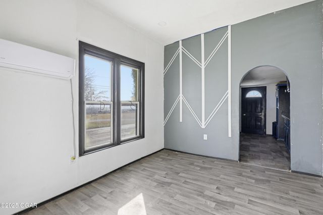 512 S Cox Ave, Joplin, MO 64801