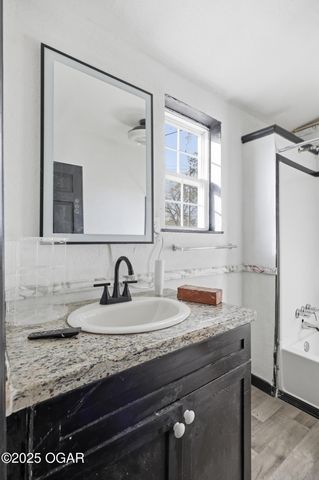 512 S Cox Ave, Joplin, MO 64801