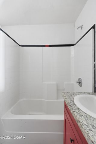 512 S Cox Ave, Joplin, MO 64801