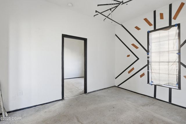 512 S Cox Ave, Joplin, MO 64801