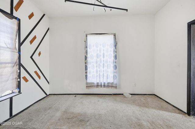 512 S Cox Ave, Joplin, MO 64801