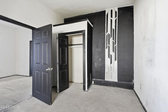 512 S Cox Ave, Joplin, MO 64801