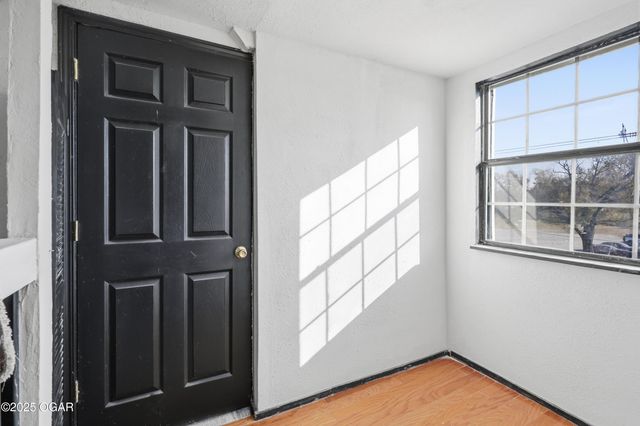 512 S Cox Ave, Joplin, MO 64801