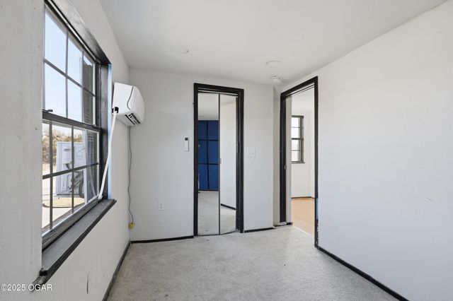 512 S Cox Ave, Joplin, MO 64801