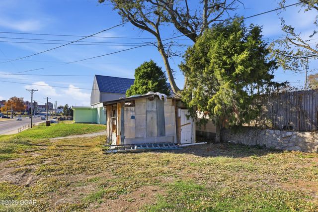 512 S Cox Ave, Joplin, MO 64801