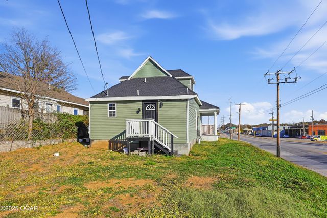 512 S Cox Ave, Joplin, MO 64801