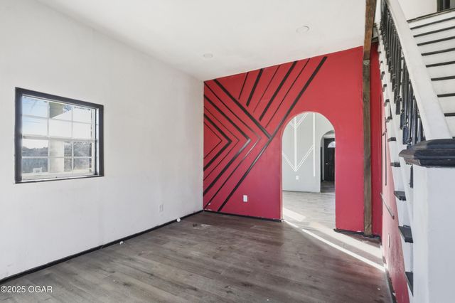 512 S Cox Ave, Joplin, MO 64801