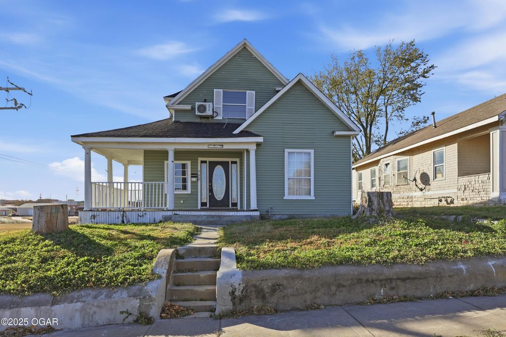 512 S Cox Ave, Joplin, MO 64801