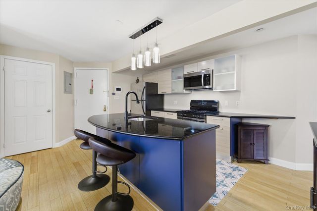 8375 117th Street 6F, Kew Gardens, NY 11418